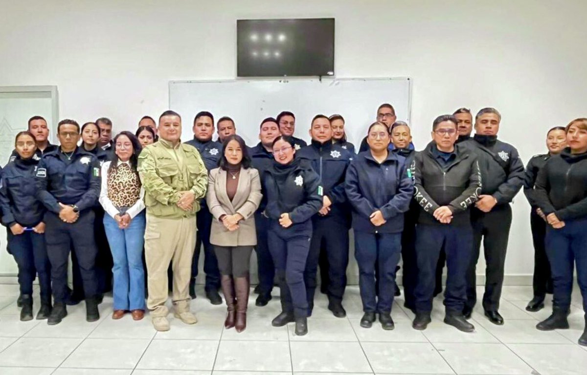 SSPPCSnAndresCH's tweet image. 👮🏻👮🏻‍♀️ Las y los integrantes de la #SSPPC participaron en el curso “Intervención para la Solución de Conflictos”, impartido por la Universidad de la Policía del Estado de Sinaloa, en el que fortalecieron la toma de decisiones, la gestión de riesgos y la comunicación asertiva.