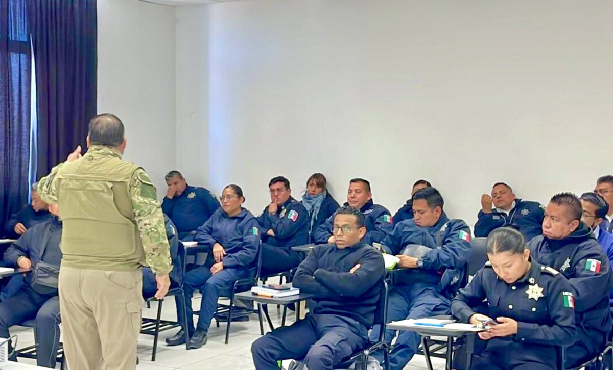 SSPPCSnAndresCH's tweet image. 👮🏻👮🏻‍♀️ Las y los integrantes de la #SSPPC participaron en el curso “Intervención para la Solución de Conflictos”, impartido por la Universidad de la Policía del Estado de Sinaloa, en el que fortalecieron la toma de decisiones, la gestión de riesgos y la comunicación asertiva.