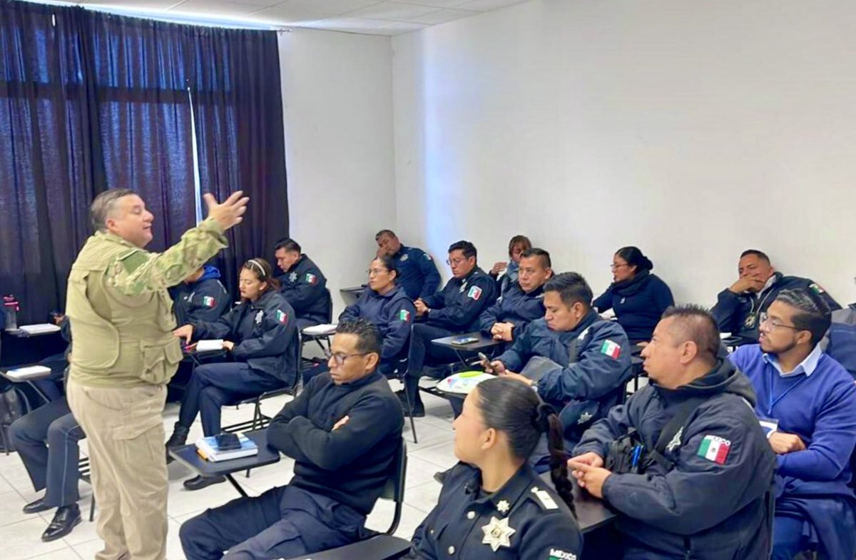 SSPPCSnAndresCH's tweet image. 👮🏻👮🏻‍♀️ Las y los integrantes de la #SSPPC participaron en el curso “Intervención para la Solución de Conflictos”, impartido por la Universidad de la Policía del Estado de Sinaloa, en el que fortalecieron la toma de decisiones, la gestión de riesgos y la comunicación asertiva.