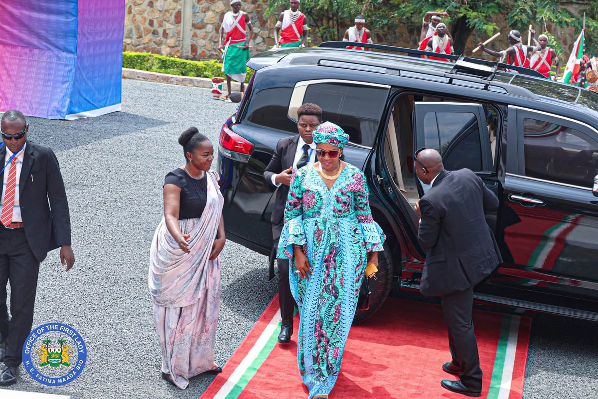 FirstLadyBio's tweet image. Today, we successfully concluded the 6th Edition of the High-Level Forum of Women Leaders in Burundi. 

As we bid farewell, I reiterate our message to every African girl: &apos;Successful Puberty, Reassuring Future&apos;. A girl who grows safely becomes a woman who grows boldly.

Let us…