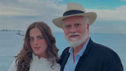 anonopshispano's tweet image. **LA CORONA MÁS CUESTIONADA DEL MUNDO 👑🔥💸

¿FRAUDE, PODER Y NEGOCIOS DETRÁS DE MISS UNIVERSO 2025?**

El triunfo de Fátima Bosch como Miss Universo 2025 sigue envuelto en un torbellino de sospechas, contradicciones y vínculos que van mucho más allá del escenario de Bangkok.…