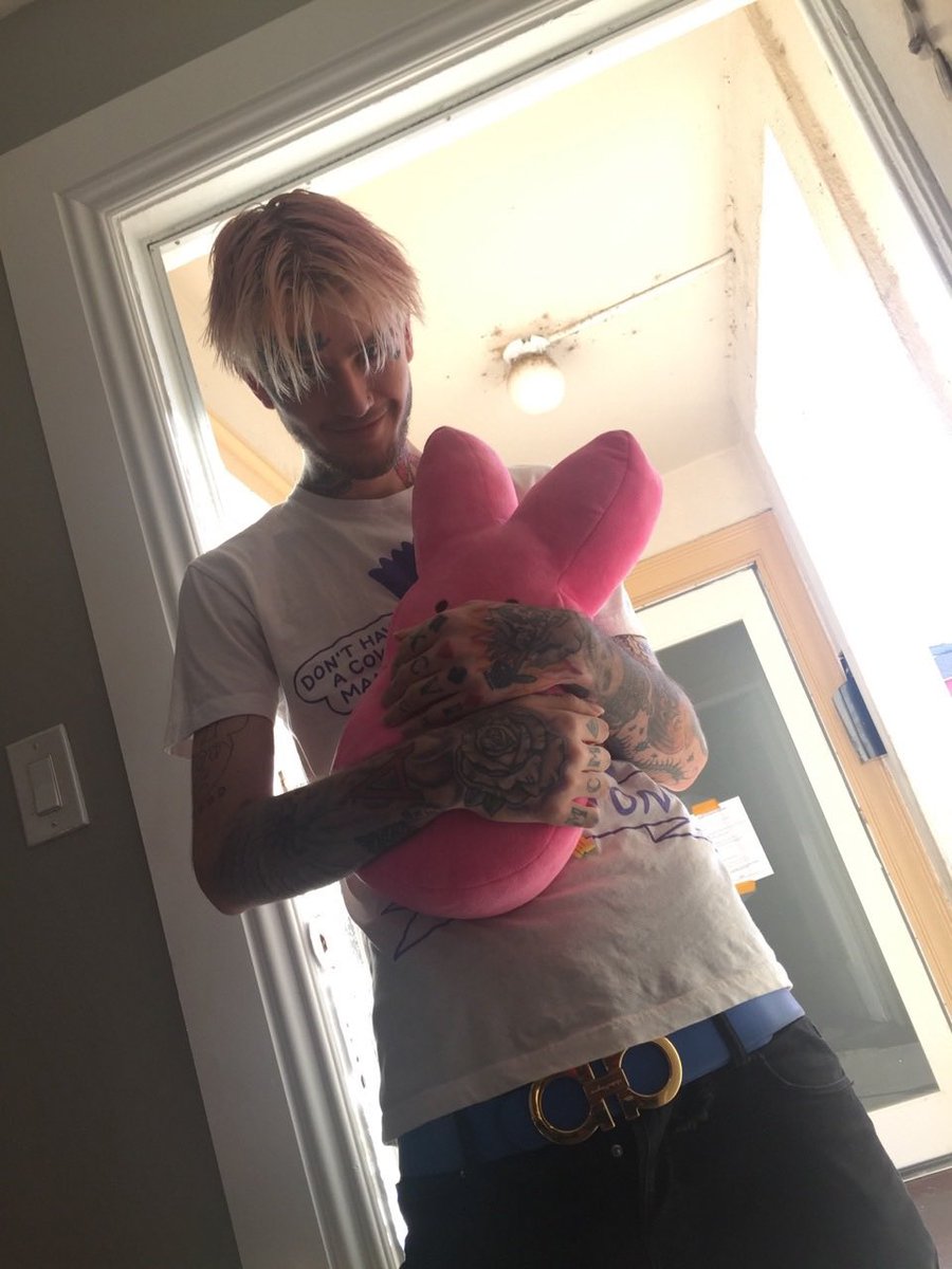 GETCAKEDlEYOUNG's tweet image. hellboy 🩷