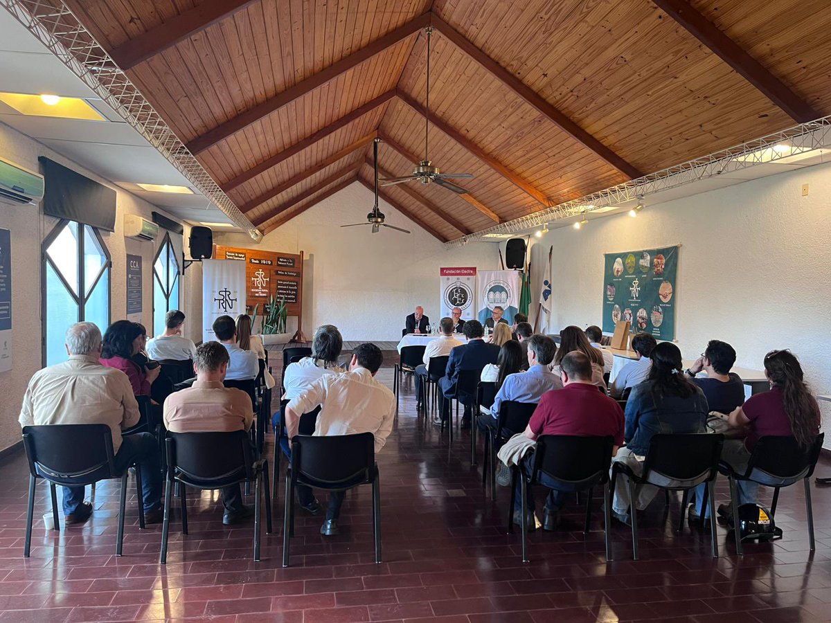 FElectra's tweet image. Ahora 🗣️
1ª actividad del Programa de Formación Continua de la @FElectra en YOUNG! 
“Práctica del Derecho del Trabajo”