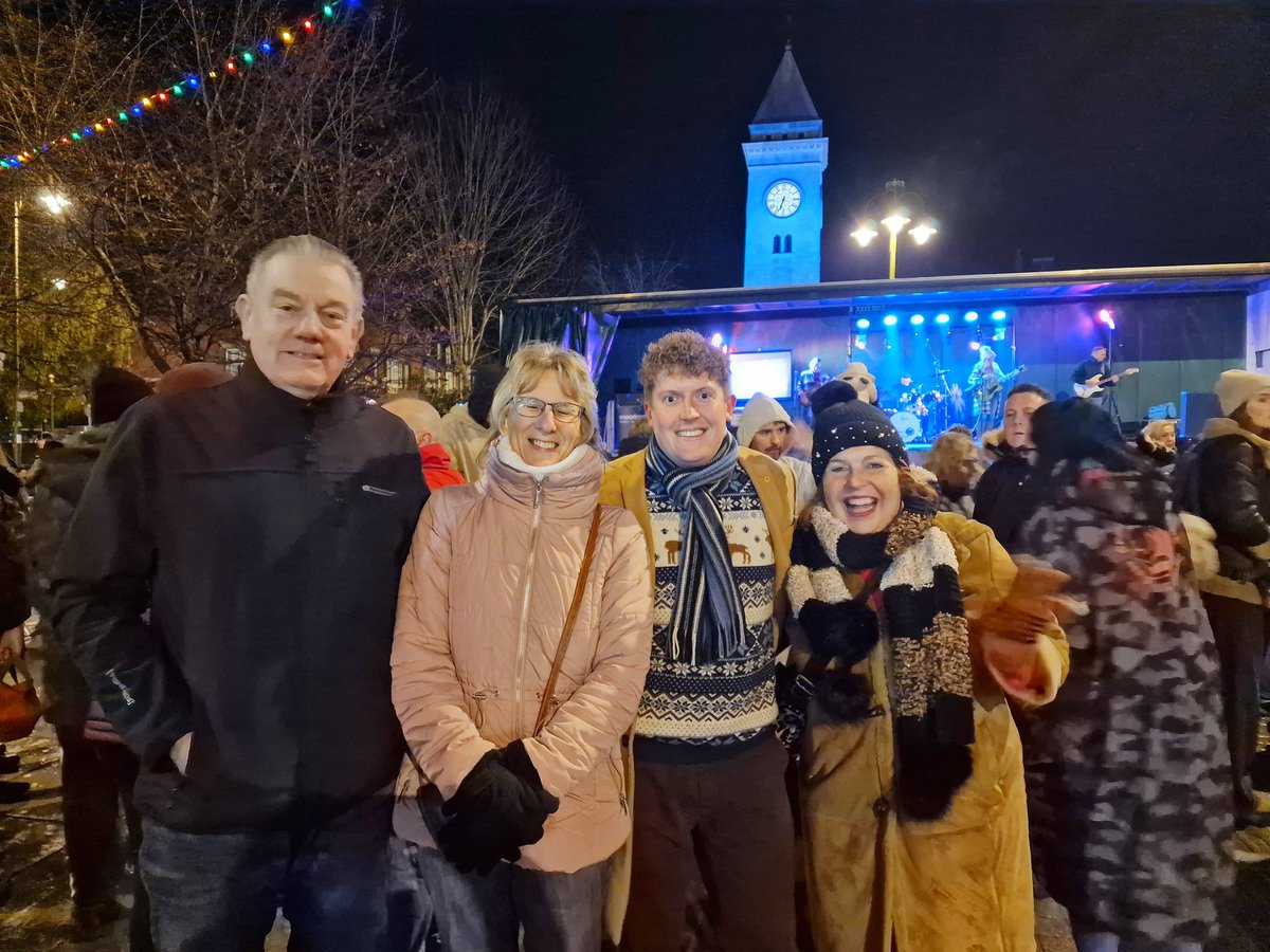 JoePorterUK's tweet image. A fabulous night at a packed Leek Christmas Lights Switch On! Wonderful to see so many people there, especially on Derby Street and in Leek Butter and Trestle Market. Well done to everyone involved in organising it all! 🎄🎅🎁🦌🌟✨️ #SupportLocal