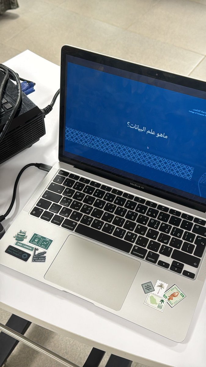 Maryam79MB's tweet photo. تجربة جميلة ومميزة في متوسطة أم المؤمنين أثناء تقديم ورشة "مقدمة في الذكاء الاصطناعي وعلوم البيانات". فخورة بتمثيل جامعة جدة، والحمد لله كان يومًا ملهمًا ومليئًا بالطاقة الإيجابية ✨🤍 https://t.co/66RdXu000u