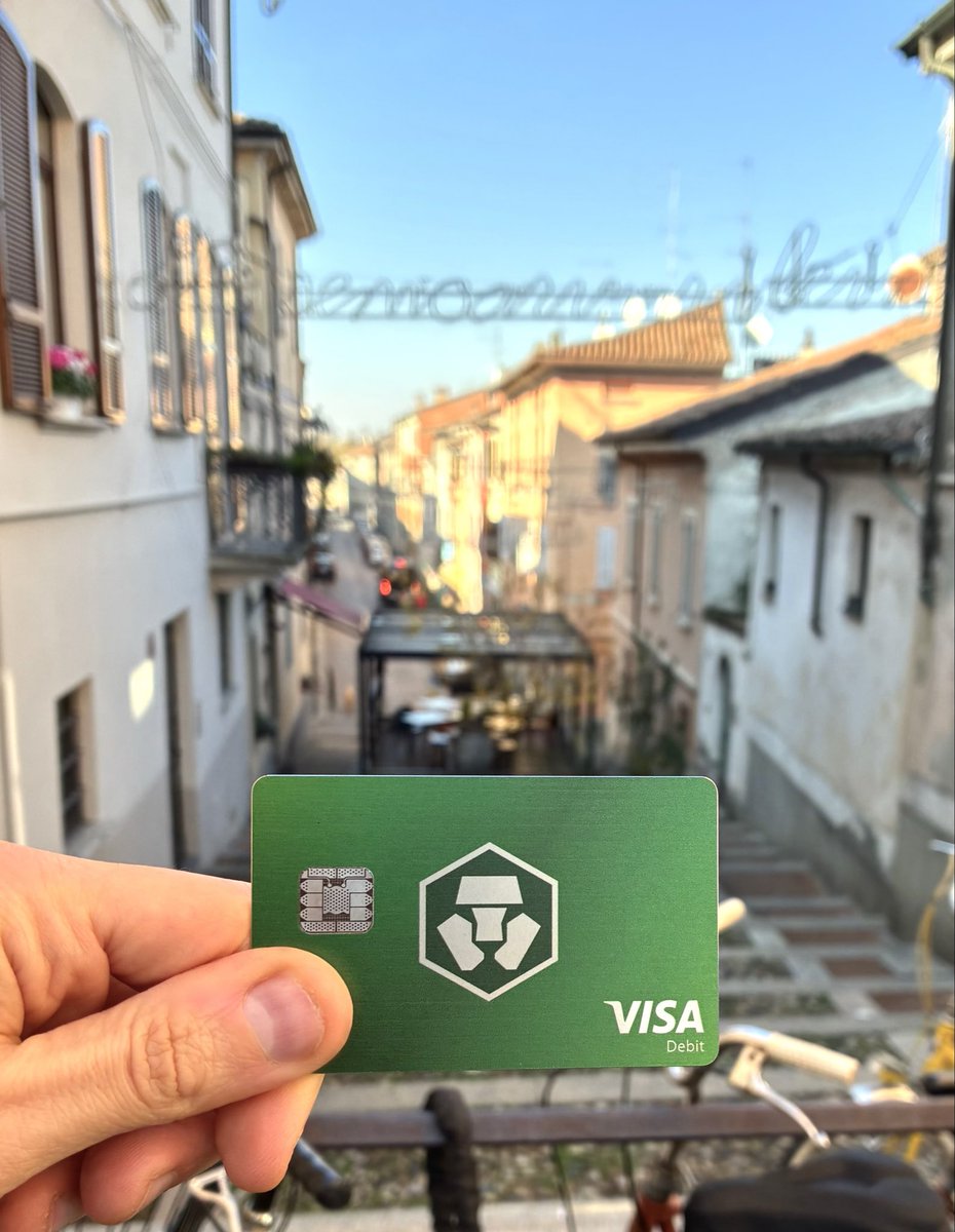 luca87m's tweet image. Out in the Italian streets with my Jade Green.
Cashback singing, style shining. 🇮🇹💚
#CRO #Cronos #JadeGreen #Crofam  #Cryptocom  #Cryptoirl