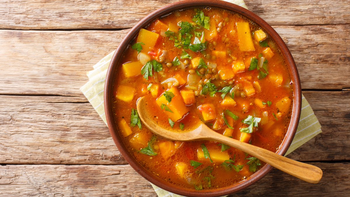 ICSC's tweet image. Comfort-food trends, fabric store momentum, retail’s value–luxury barbell effect and rising loan workout risk headline 2026 forecasts. Plus: #Target’s $1B capex boost, a major Lincoln Road reinvention, a $10B DFW project and more from ICSC’s Commerce + Communities Today.…