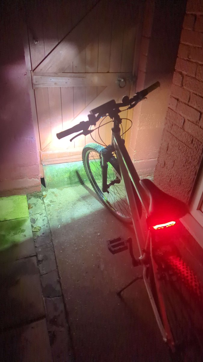 KaraGeorgeDNP's tweet image. Got a new Front Light for my Bicycle.
Who wanna see who can blind the most people? 
#Bicycle #LEDLight