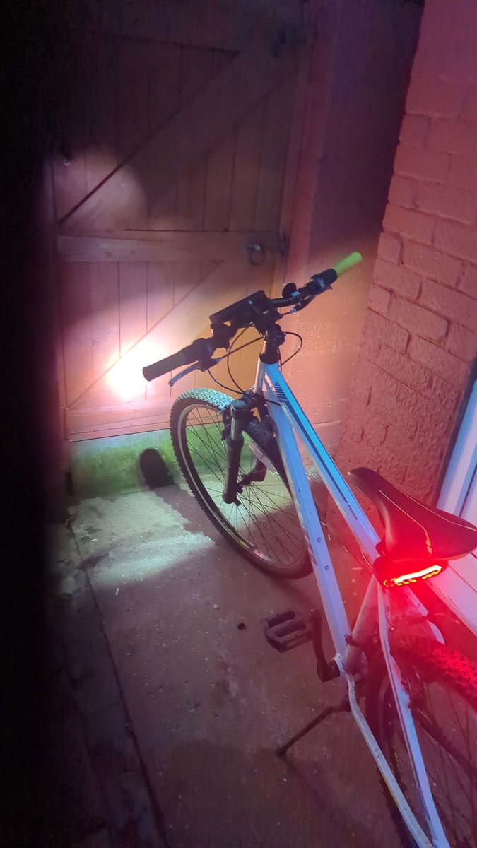 KaraGeorgeDNP's tweet image. Got a new Front Light for my Bicycle.
Who wanna see who can blind the most people? 
#Bicycle #LEDLight