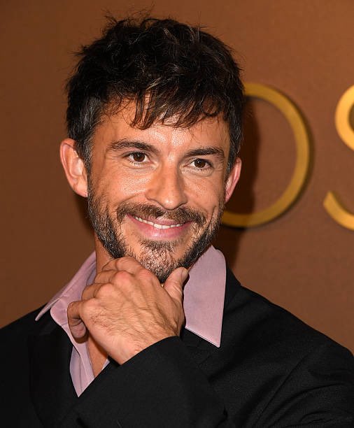 Jonathan Bailey Hourly (@jbaileyhourly) on Twitter photo 