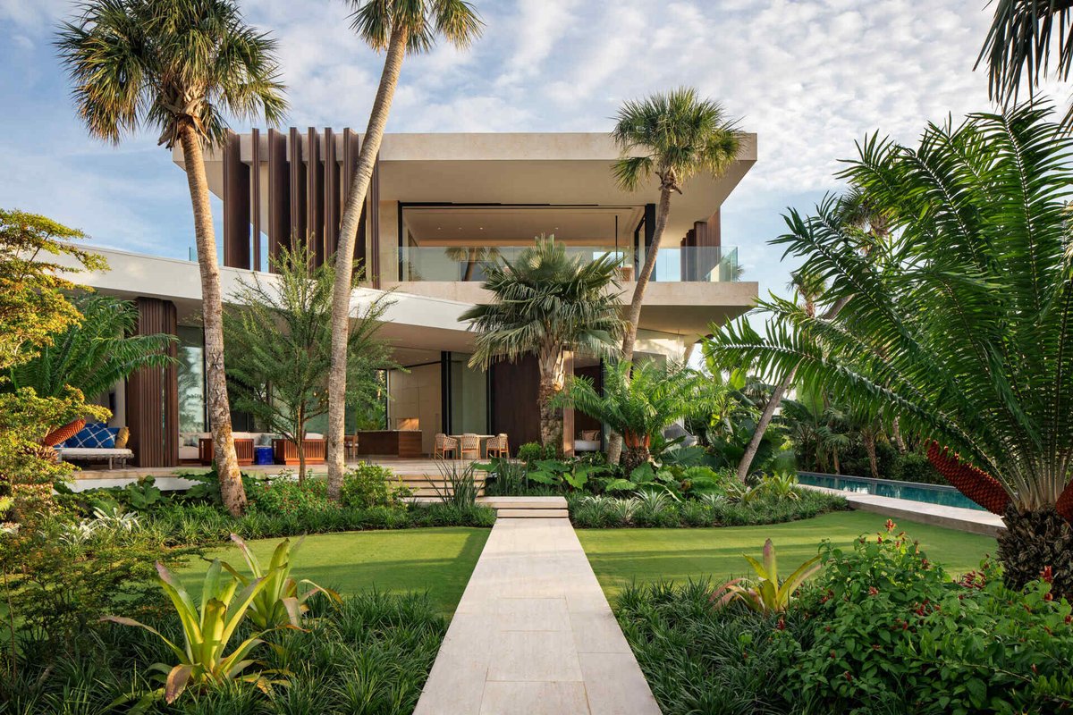 CONTEMPORIST's tweet image. The Tropical Home Crafted Around Light Filled Spaces and Lush Outdoor Rooms

Explore the project &amp;gt; contemporist.com/the-tropical-h…