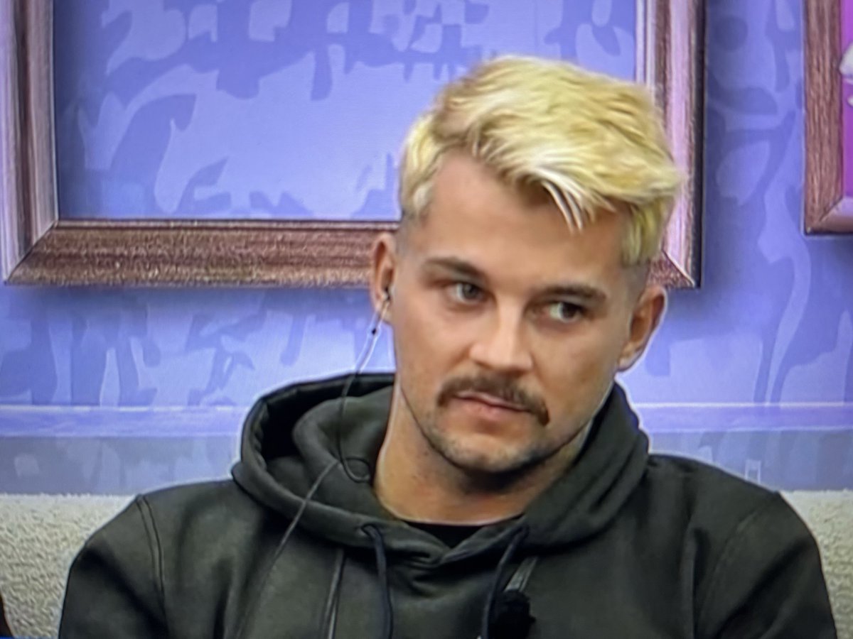 pepperbae1989's tweet image. Foi esta a cara do deelay quando percebeu que havia destaque para uma casal que não o dele. #sstvi