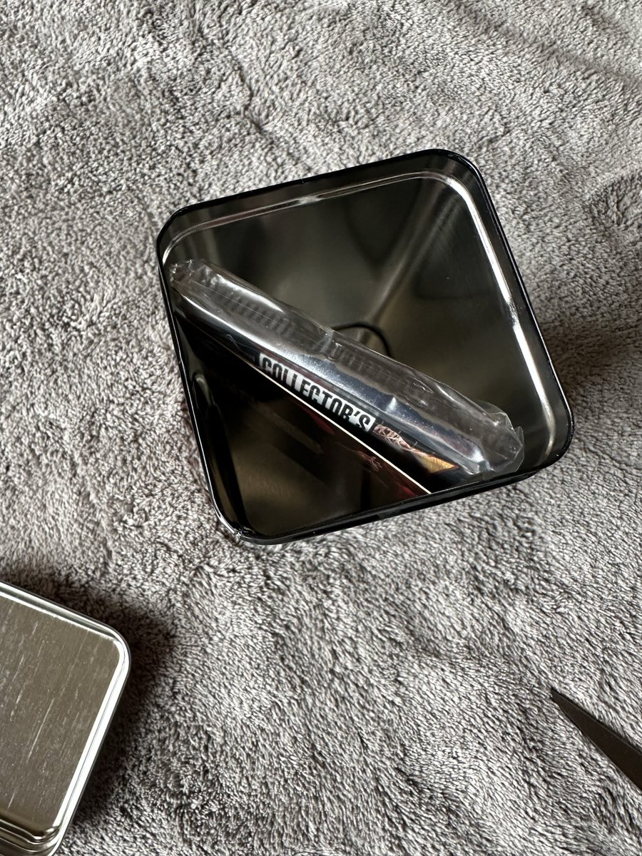 1998 Upper Deck 3 Point Shooters Tin and 1998 Upper Deck Last Dance Limited Edition Tin. Never seen these before and can share that these are very average. Did add some MJ’s to PC. See my hits and how they break down by tin. Got an amazing deal so that helps! Remember these?!