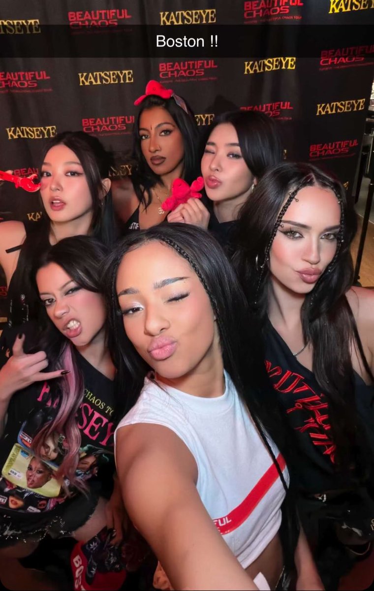 loveblyjimin's tweet image. OT6 GROUP SELFIE YALL AH I LOVE MY GIRLS 😭😭😭😭😭😭😭😭😭😭😭😭😭😭😭