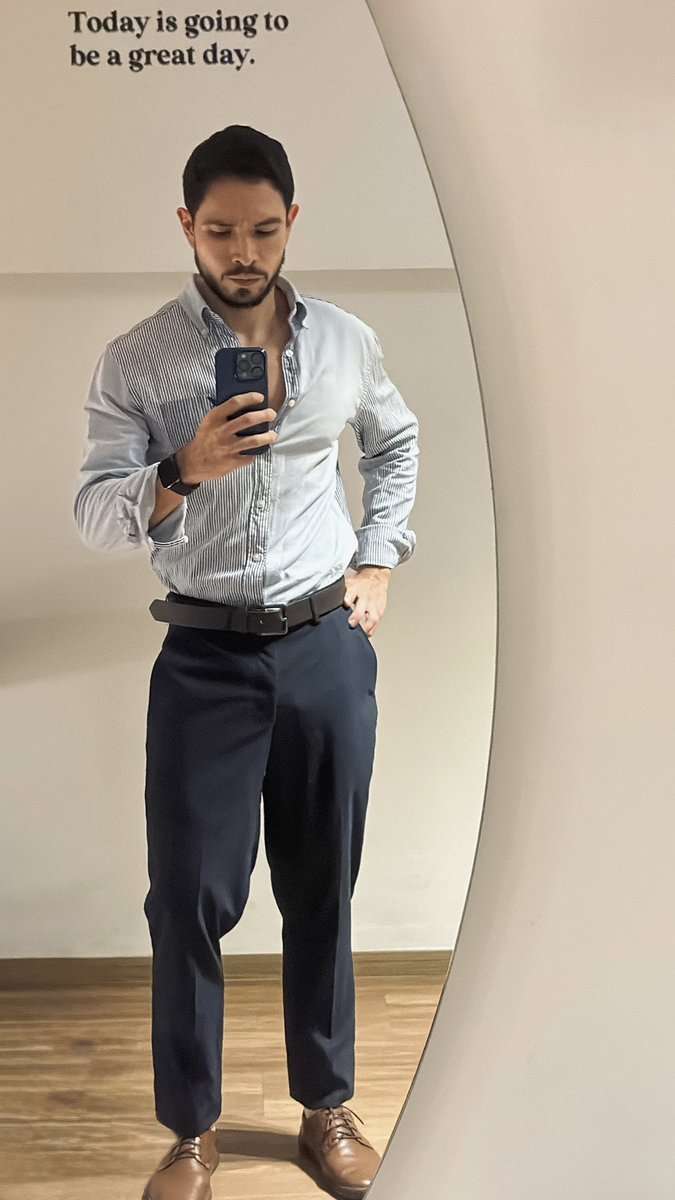 De día, oficinista. De noche…