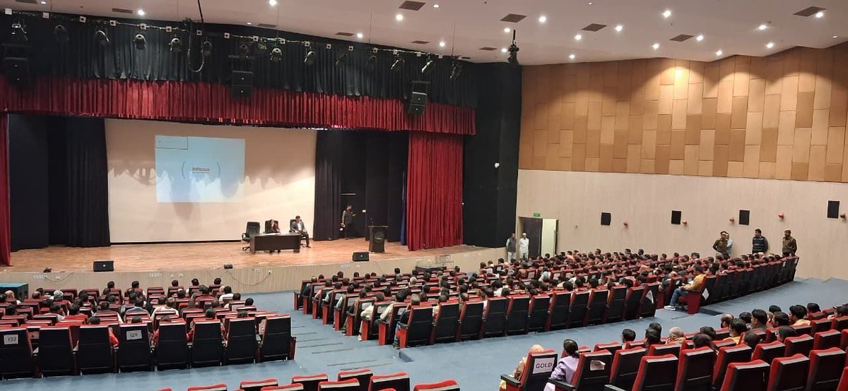 DM NOIDA Gautam Buddha Nagar tweet media