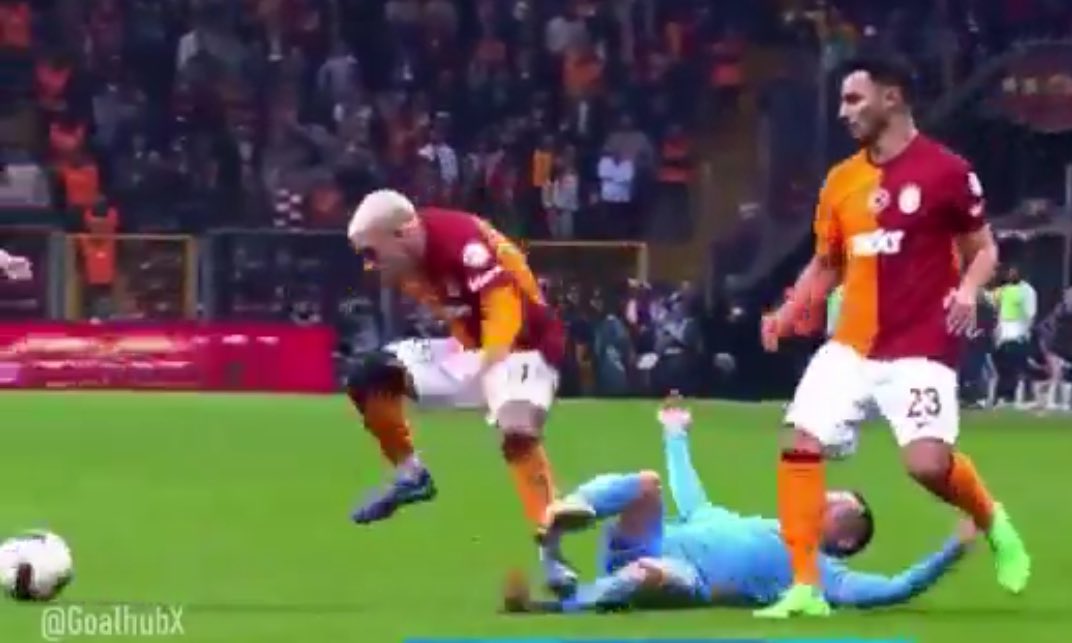 yescontextfb's tweet image. Yarın gözümüz hakem Ozan Ergün&apos;ün üstünde olacak.

Ligin en toleranslı oyuncusu Torreira&apos;ya imtiyaz tanınacak mı diye merakla bekliyoruz