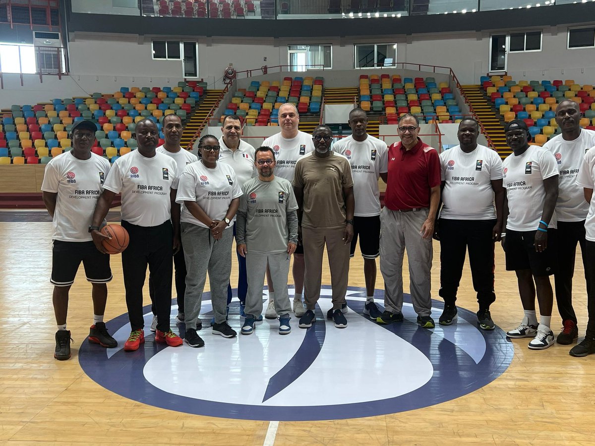 dreamsIsReal_Td's tweet photo. 𝗗𝗖𝗧 𝗙𝗢𝗥𝗠𝗔𝗧𝗜𝗢𝗡 
Petit coucou depuis 🇨🇮 où notre Directeur Technique participe à la formation FIBA Afrique – Niveau 2 🎓🏀  
Ambiance studieuse, terrain, basket, partage… et toujours le sourire 😎  
Bonne vibes et bonne formation Coach😊 !  
#DreamIsReal #Basketball https://t.co/Oqkxx59fL0