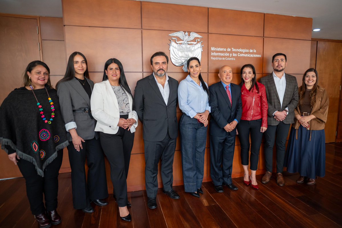 Hoy firmamos acuerdos con representantes de Books &amp; Books y THT The Talent System para seguir impulsando el saber digital de Colombia. Desde el <a href="/Ministerio_TIC/">Ministerio TIC</a> fortalecemos #AvanzaTEC con aliados que mediante becas ampliarán la formación, el bilingüismo y las oportunidades