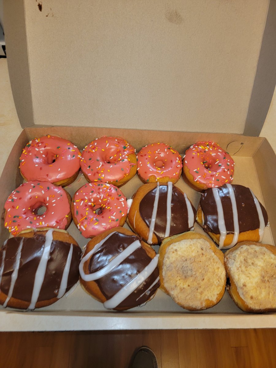 Inepsa's tweet image. Sweetwater's Donut Mill, not many make a donut better than here! The kids always want the Homer Simpson donut