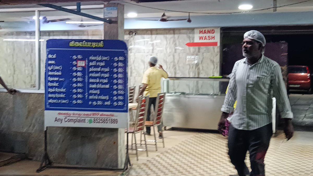 mohanselva2326's tweet image. #SETC பஸ் நிறுத்துன hotel ல உணவு தரம் இல்லாம இருக்கு .. Tips கேட்டு கட்டாயப்படுத்துறது, cool drinks கூட அதிக விலைக்கு தான் விக்குறாங்க. குழந்தைக்கு 200 ml பாலை கூட 100₹  கேக்குற அளவுக்கு போச்சு. இப்படி issues இன்னும் இருக்கு என co-passengers எல்லாரும் சொல்றாங்க