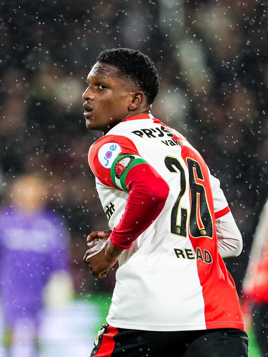 fc_mossman's tweet image. 🇳🇱 Givairo Read

- Feyenoord
- 19 y/o
- right-footed RB

+ characterized by high success rates (crossing, forward passes, air and ground duels) rather than volume of actions, which is atypical for high-end full back prospects... normally the path is &apos;do first, refine later&apos;, but…