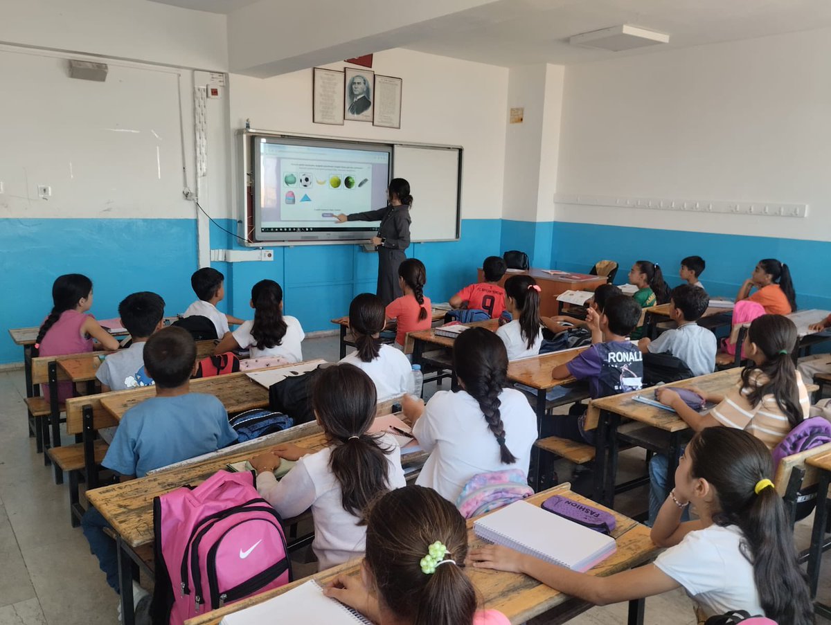 🎓Sınıflarımızda MEBİ heyecanı! ✨
Akıllı tahtalardan bireysel çalışmalara kadar eğitimde dijital dönüşümü yaşıyoruz.
#DiyarbakirdaMEBİ
<a href="/tcmeb/">Millî Eğitim Bakanlığı</a> <a href="/Yusuf__Tekin/">Yusuf Tekin</a>
<a href="/sadoglu_salih/">Salih Sadoğlu</a> <a href="/omrsrc/">Ömer Sarıca</a>
<a href="/meb_mebi/">MEBİ</a>