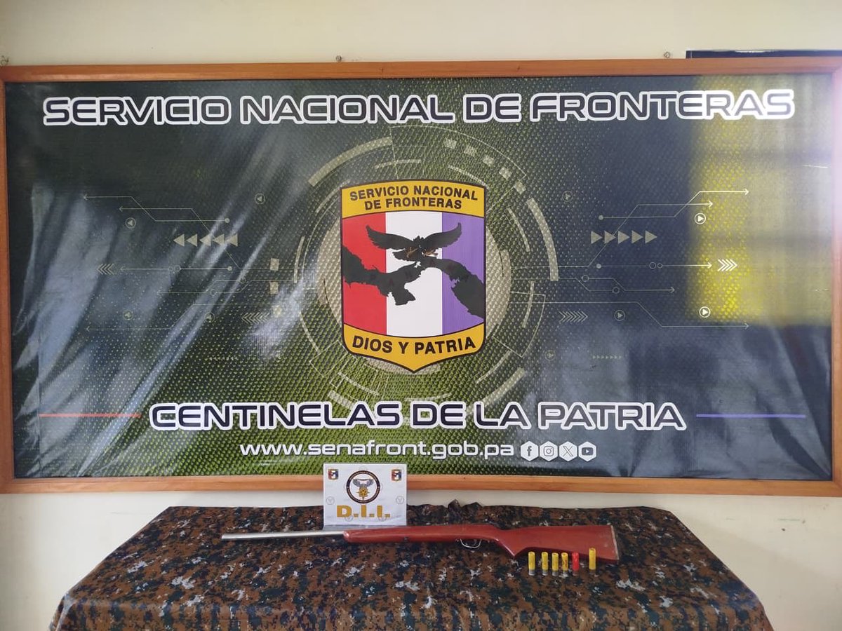 Unidades del Batallón Fluvial Sambú, la DII y el Ministerio Público aprehendieron a un ciudadano en Mogosenega por posesión y tráfico de armas y explosivos.

Se decomisó un arma artesanal y municiones; fue puesto a órdenes de las autoridades competentes.

#OperacionTrinomio