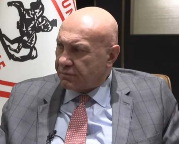 Yüksel Yıldırım: "Beşiktaş ile oynayacağımız maç, Galatasaray ile oynayacağımız maça göre daha kolay görünüyor. Yani kadro yapısı ve oyuna göre. Ancak Galatasaray da düşüşte. Rakipler artık Galatasaray'ı çözmeye başladı. Avrupa hedefimiz için önemli. Eğer iki maçı da kaybedersek