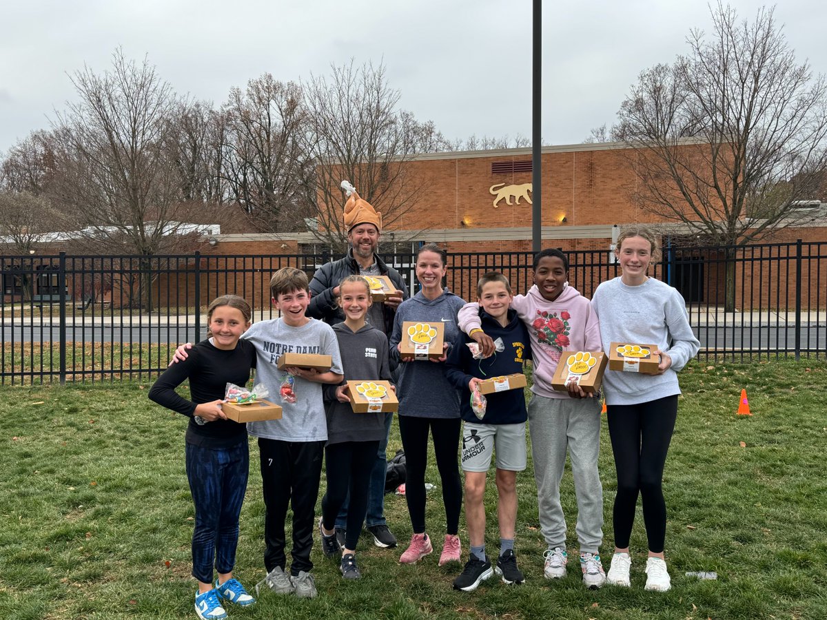 SpringfieldSD's tweet image. Over 100 participants raised $1000+ for this year&apos;s ETR Turkey Trot to help families in our area. 
T-shirt design: Raisil Joseph
Winners: 
6th grade Richard Cortese, Abagail Dawson
7th graders Ryan Lavery, Claire Cortese
 8th graders Joshiah Washington, Maureen Denney.