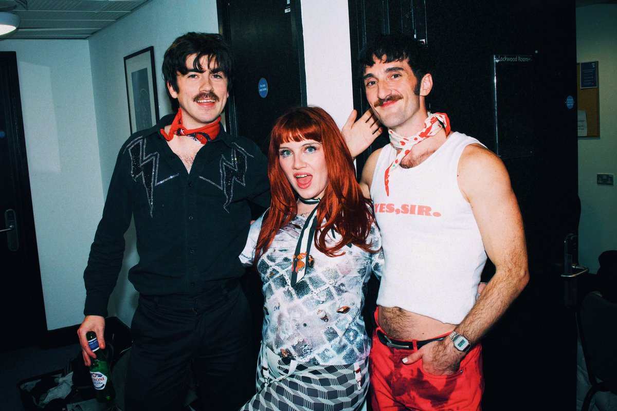 cmatbaby's tweet image. . @DeclanMcKenna 🤝 cmat 🤝 sam morris - the holy trinity in Brighton last night!! x x