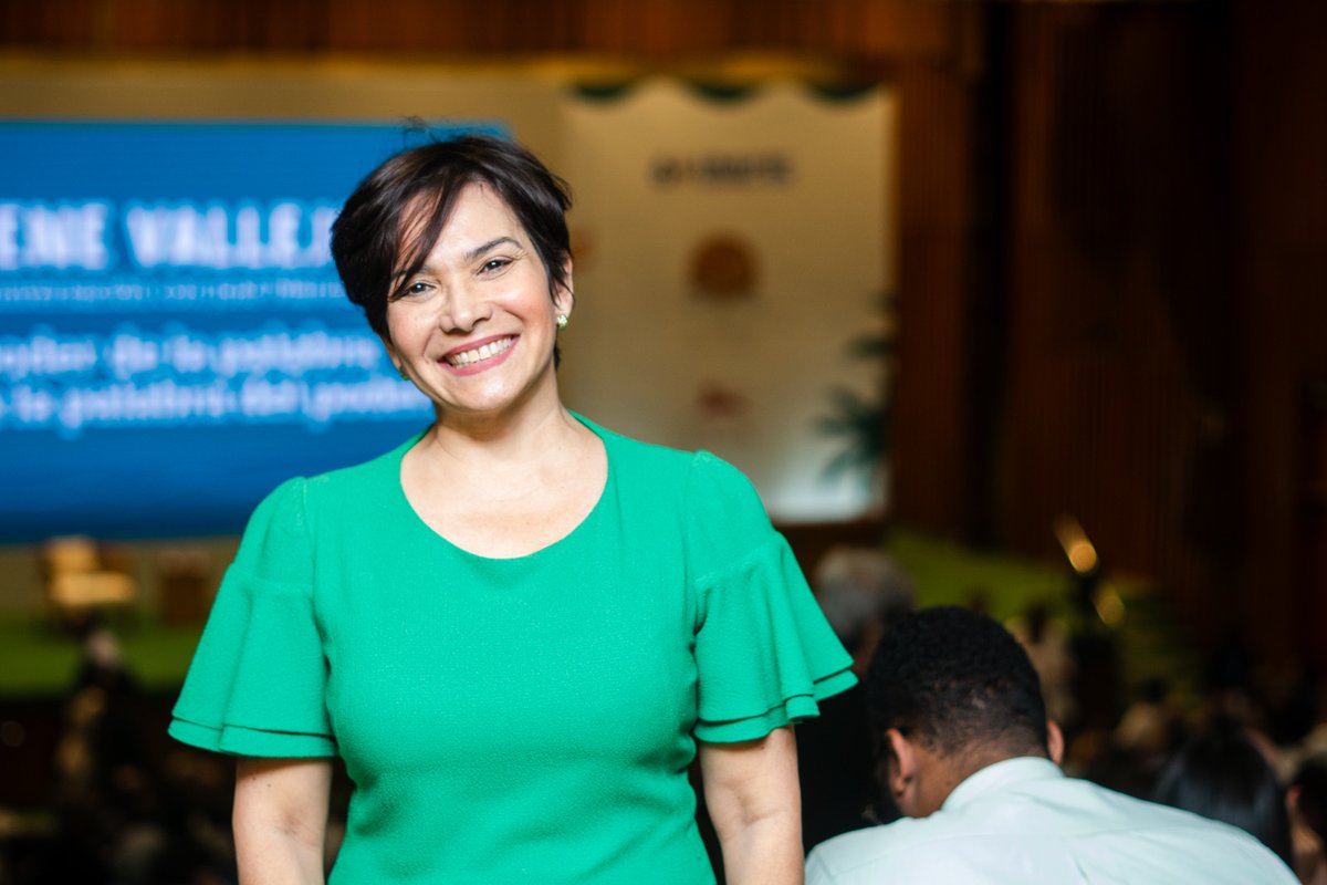 ¡Gracias por ser parte de Mar de Palabras! 
El conversatorio "El poder de la palabra contra la palabra del poder" con la inspiradora Irene Vallejo y nuestro Premio Nacional de Literatura, José Mármol, fue un verdadero éxito.

#MarDePalabras #IreneVallejo #JoséMármol #Literatura