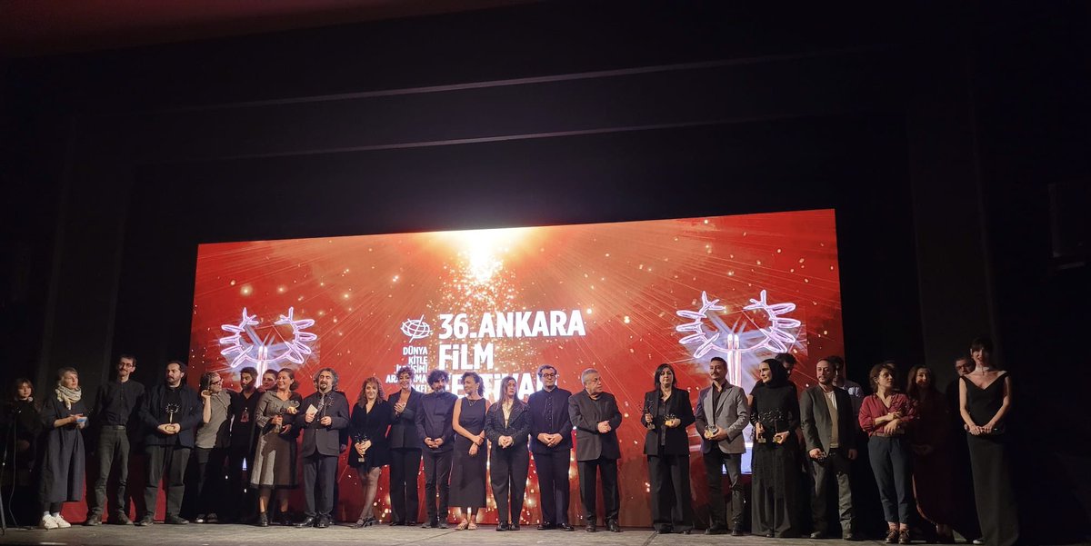 AnkaraUFF's tweet image. 36. #AnkaraFilmFestivali bu akşam gerçekleşen Ödül Töreni ile sona erdi.

Hepiniz çok güzelsiniz ve iyi ki varsınız! Sımsıkı sarıldığımız için minnettarız. 🎬❤️

#36AnkaraFF #AnkaraFF2025