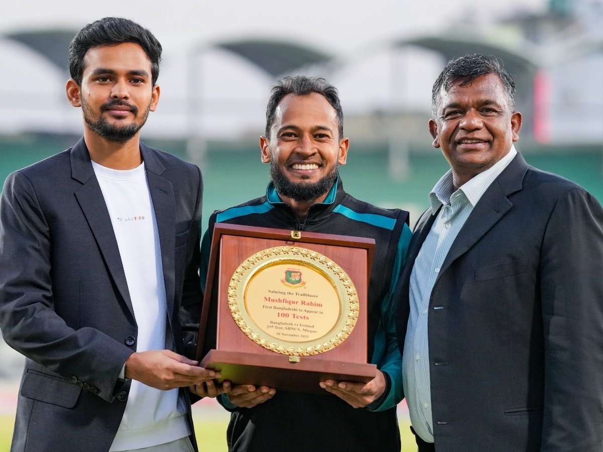 CricketAdd1ct's tweet image. 🚨 HISTORIC MILESTONE 🚨

Mushfiqur Rahim becomes the first player from Bangladesh to play 1️⃣0️⃣0️⃣ TEST MATCHES 🇧🇩 🙇🙌

He joins the elite club as the first Bangladeshi &amp;amp; overall Fifth player to feature in 100 matches in each of the three formats! 🇧🇩📖🏏

#MusfiqurRahim