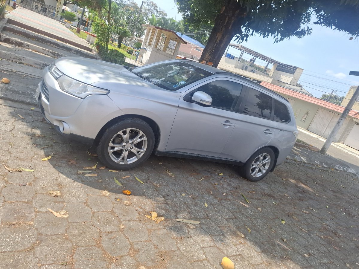 EmergenciasEc's tweet image. #DenunciaCiudadana
Vehículo abandonado hace 1 mes en la Alborada 11 etapa mz 28 @ATM_Transito