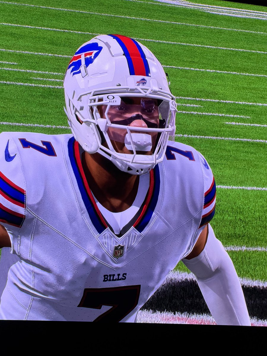 11BrownsUpdates's tweet photo. @Equipment_Guru @RaiderRod152897 Why do players, helmets and equipment turn into lower polycount/resolution in replays? Noticed this all season with Madden 26. Playing on PS5 Pro https://t.co/dLWYtSBOCv