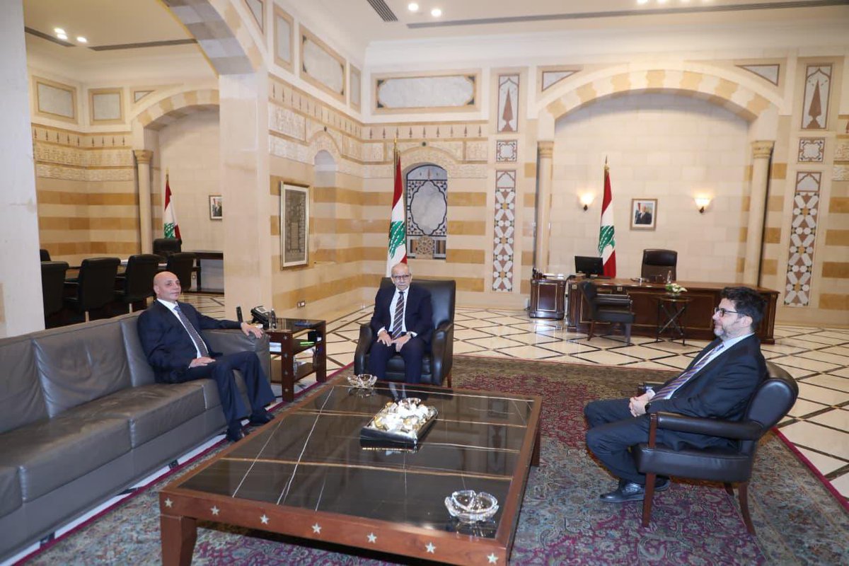 بمناسبة عيد الاستقلال… لقاء لافت بين الرئيس نواف سلام وأحمد هاشمية لبحث قضايا بيروت والدولة

بمناسبة عيد الاستقلال، قام رئيس جمعيتي بيروت للتنمية الاجتماعية وإمكان السيد  أحمد هاشمية، بزيارة  رئيس مجلس الوزراء القاضي نواف سلام، في لقاء حمل طابعاً وطنياً واضحاً وتناول ملفات عامة