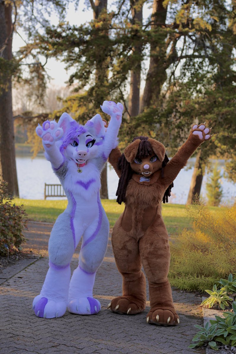 HEY U!! GET THEM PUPPY PAWS UP!! 💖

It’s fuckim Friday 🐶 🐾  

reply with ur paws in da air!!!