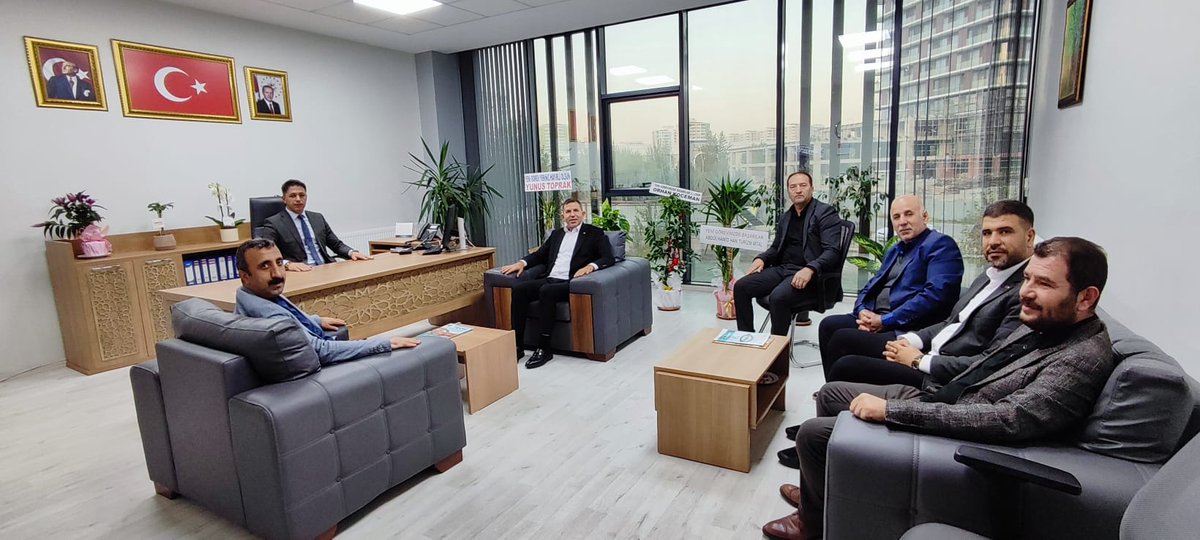 Şube yönetim kurulumuzla birlikte, <a href="/Diyarbakirmem/">Diyarbakır İl Millî Eğitim Müdürlüğü</a>'e  İl Müdür Yardımcısı olarak atanan Sayın Bahattin KOCEMAN'a hayırlı olsun ziyaretinde bulunduk. Değerli müdürümüze yeni görevinde  başarılar diliyor, gösterdiği nazik ev sahipliği ve misafirperverliği için teşekkür ediyoruz.