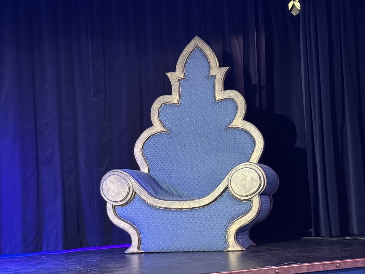 cindy_ve's tweet image. Team #DeVrolijkeNoten is klaar voor de #Efteling #PubQuiz #DeVijfZintuigen