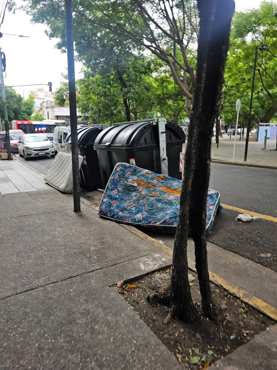 Moreno 2821, Balvanera.
<a href="/ibaistrocchi/">Ignacio Baistrocchi</a> 
<a href="/VecinosCon5633/">Somos CABA</a> 
<a href="/OnceOrdenado/">OnceOrdenado</a>