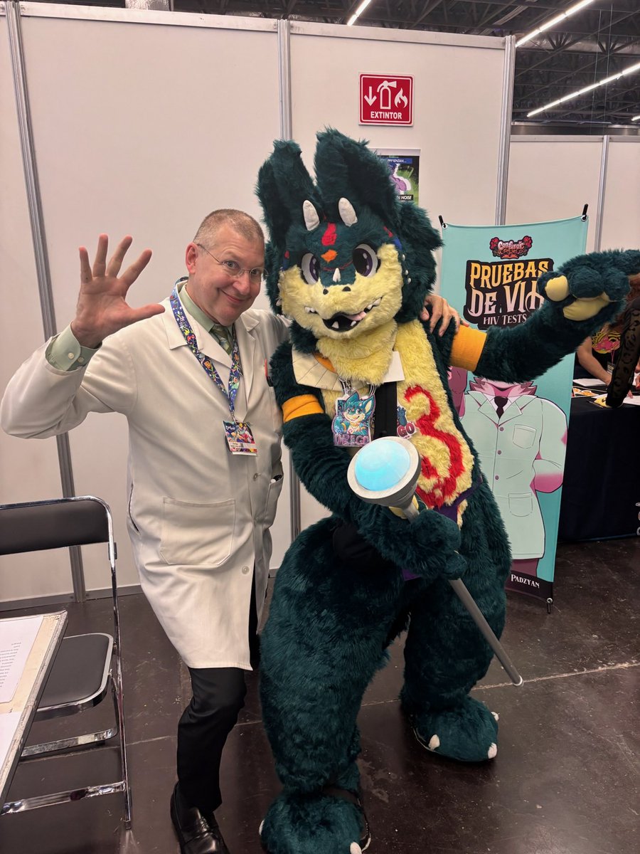 Happy #fursuitfriday
I've heard this roach man makes a furry convention?