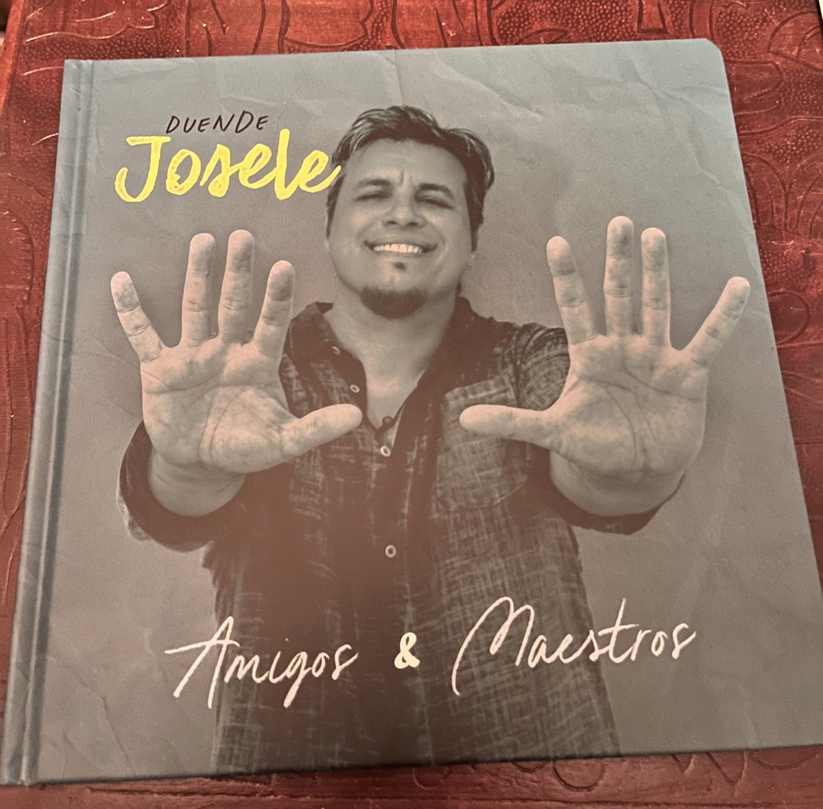 Llegar a casa y encontrarte este regalazo de <a href="/DuendeJosele/">Duende Josele</a> 
Muchísimas gracias amigo! ❤️🎶
A por otro diez años mas!!