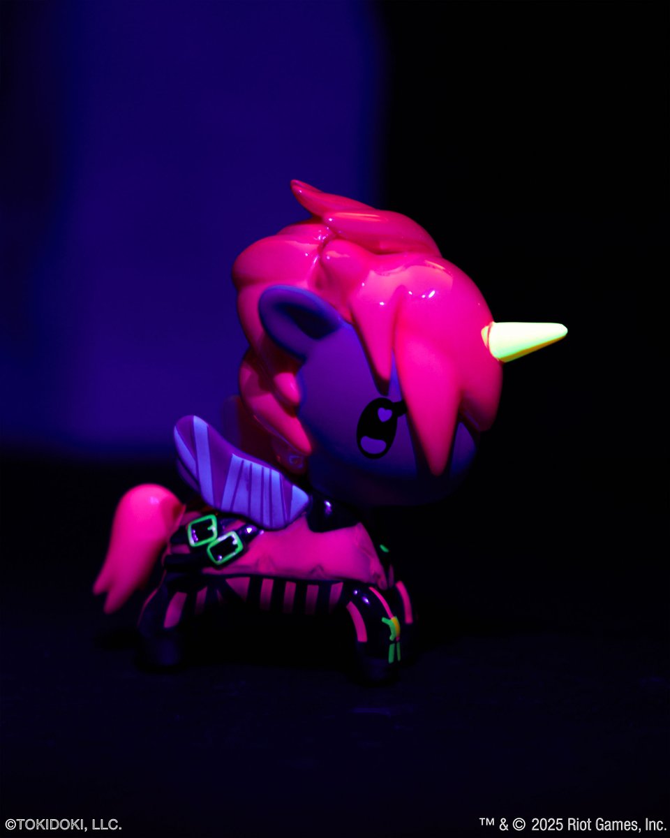 tokidoki's tweet image. Channel the brilliance of hextech energy with the #tokidoki x #Arcane League of Legends Unicorno Blacklight Chrome Blind Box Series! 💙🧪🛠️ Flash a black light on these collectibles to see the glowing magic! ✨ Available on our website!