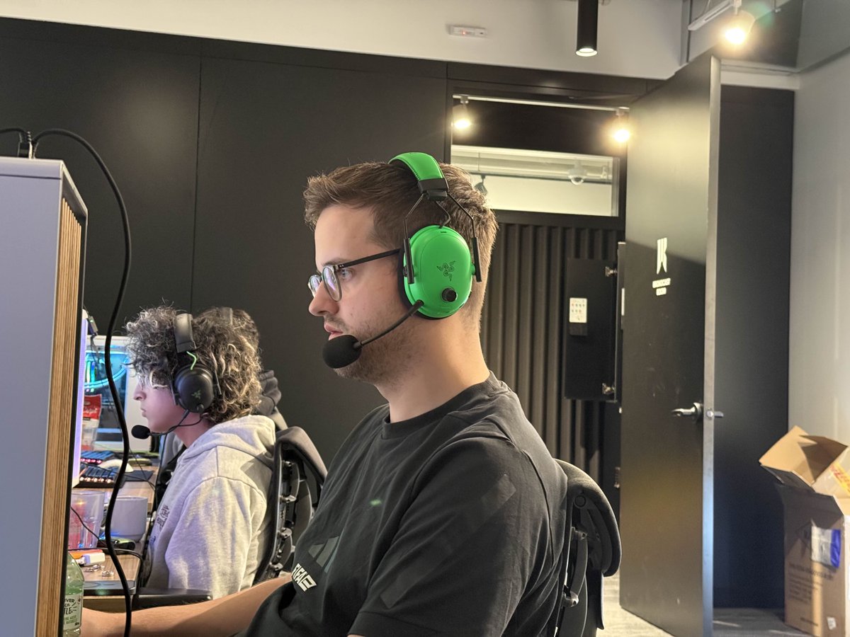 ShopifyRebels's tweet image. RLCS ready and locked in with a helping hand from the @Razer Blackshark V3 Pro for Xbox
#ForThePro