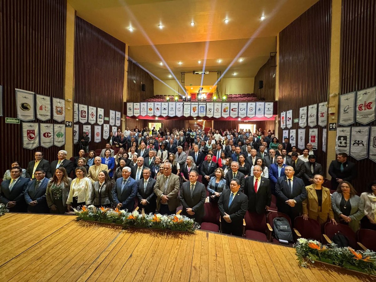 🎉 ¡Arranca la 50° Reunión Nacional FEMCIC en Guanajuato Capital!
La alcaldesa <a href="/Samanthasmx/">Samantha Smith</a> y el Ing. Guillermo Dozal Valdez, Pdte. de <a href="/FEMCIC1/">FEMCIC, A.C. Oficial</a> inauguraron este evento histórico que reúne a líderes, colegios y estudiantes de la ingeniería civil mexicana.