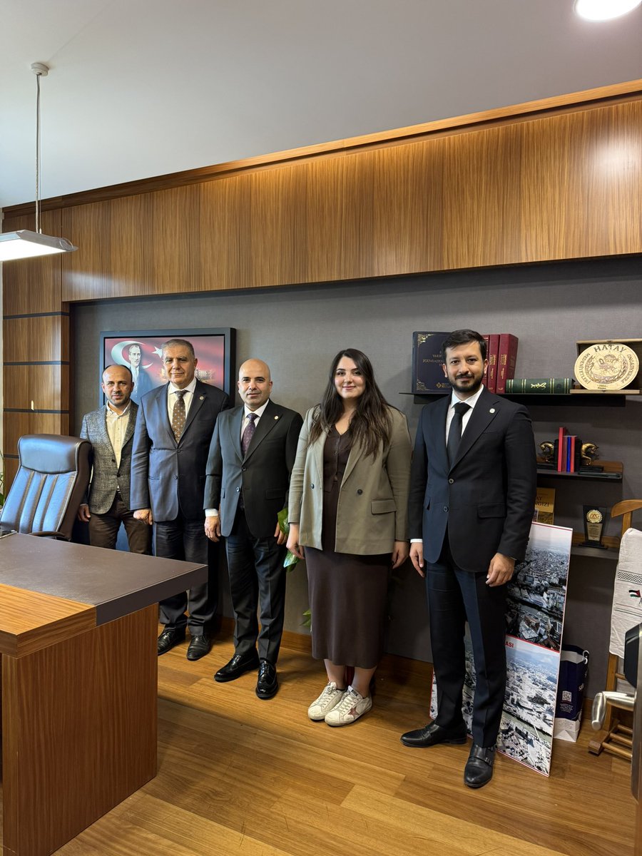 Odamız yönetimi Hatay Milletvekilimiz Mehmet Güzelmansur’u makamında ziyaret ettiler. Nazik misafirperverliği dolayısıyla sayın Güzelmansur’a şükranlarımızı sunarız. <a href="/mguzelmansurchp/">Mehmet GÜZELMANSUR</a>