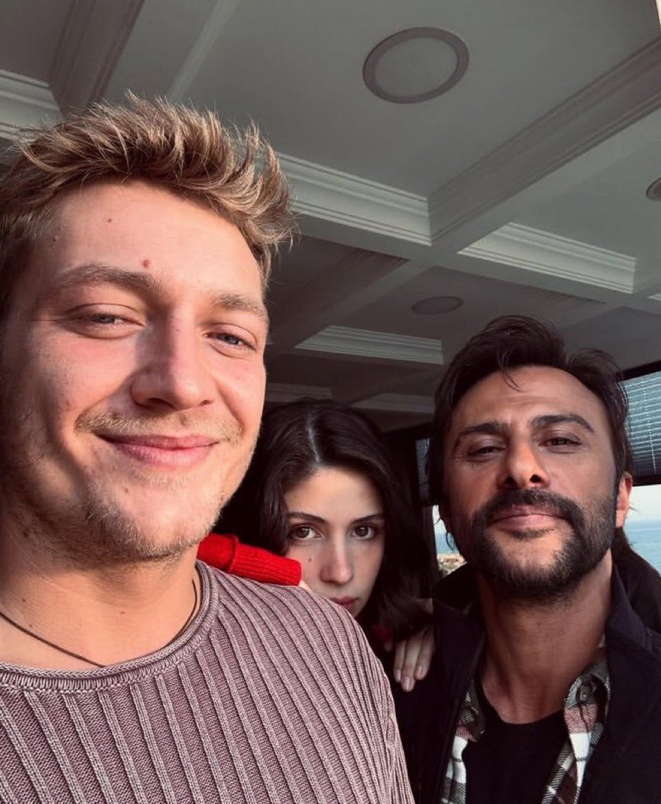 صورة اليوم هنا🖤🖤🖤🖤🖤