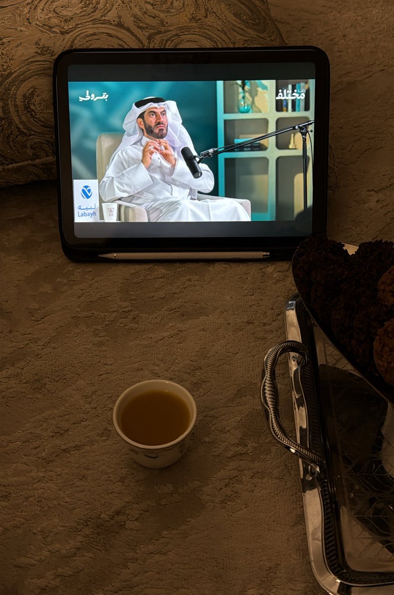 وأطيبُ أوقاتي من الدهرِ خلوةٌ 
يقر بها قلبي ويصفو بها ذهني