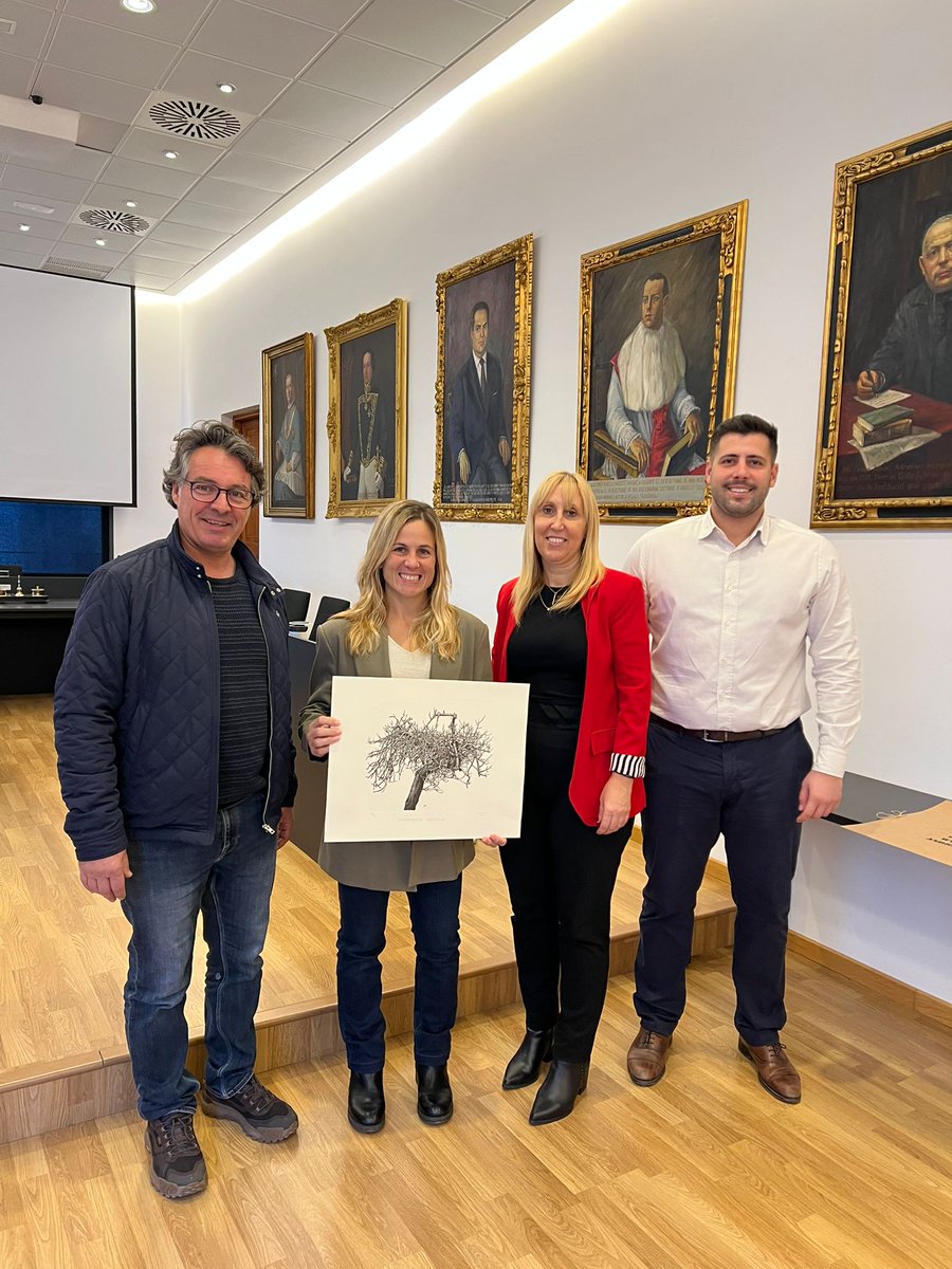 AjFelanitx's tweet image. 🥋 A l&apos;Ajuntament hem rebut avui a la s’hortarrina Margalida Roig Carrió qui fa uns dies es va proclamar campiona del món de judo en la categoria de veteranes a París. 

L&apos;hem volguda felicitar i compartir amb ella aquest triomf, així com mostrar-li el suport de tot el municipi.